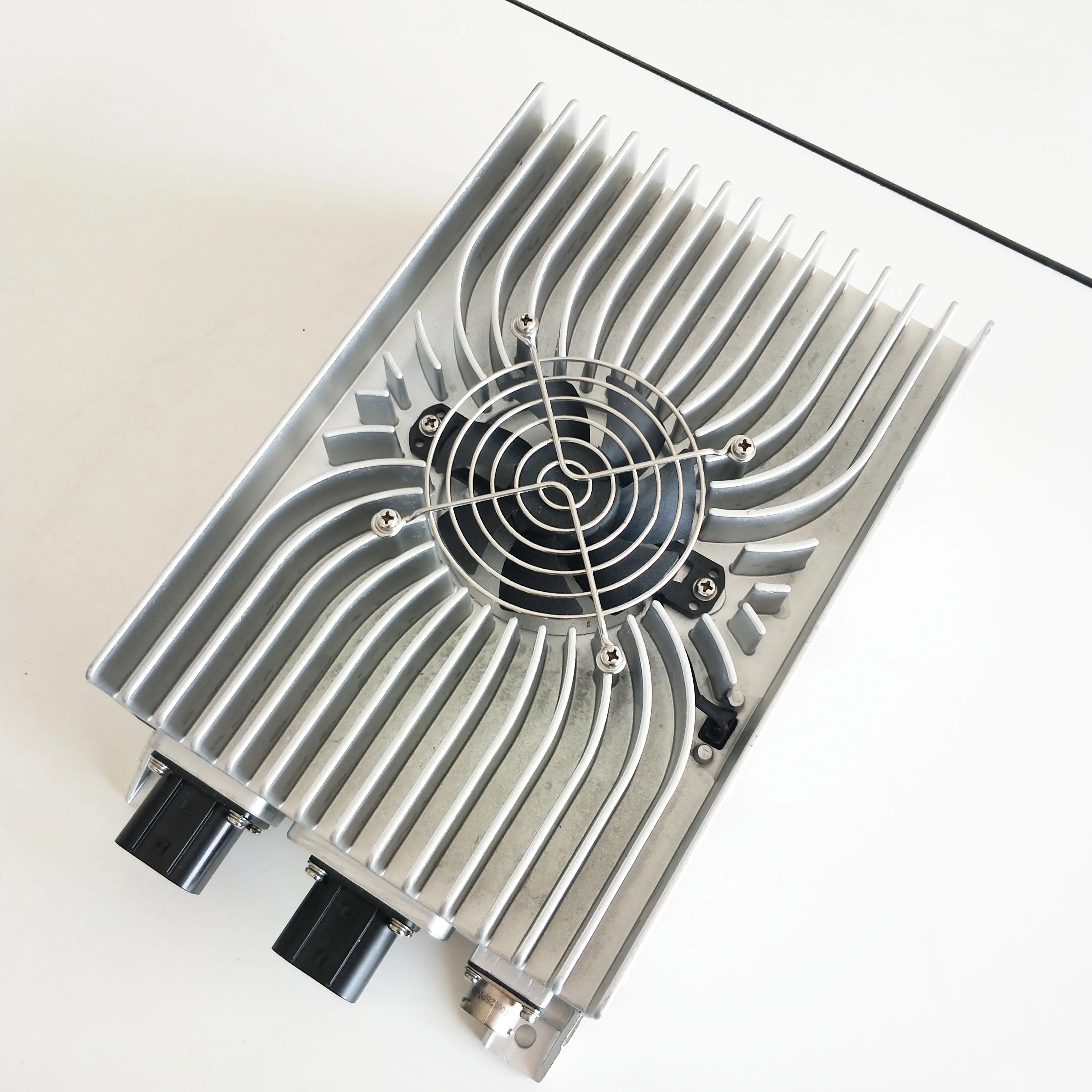 Высококачественное 3,3 кВт электрическое бортовое быстрое автомобильное зарядное устройство с воздушным охлаждением переменного/постоянн...
Высококачественное 3,3 кВт электрическое бортовое быстрое автомобильное зарядное устройство с воздушным охлаждением переменного/постоянн...