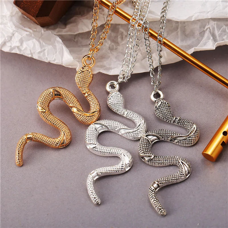 Retro Personality Snake Necklace Pendant Women's Necklace Clavicle Chain Punk Hip Hop Party Jewelry Accessories Anniversary Gift 
Retro Personality Snake Necklace Pendant Women's Necklace Clavicle Chain Punk Hip Hop Party Jewelry Accessories Anniversary Gift