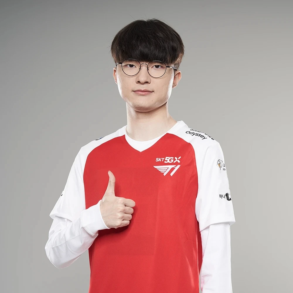 SKT T1 2021 Мужская футболка для киберспорта, форма для команды по скелетому, LCK LOL, райот, игры T1, Бенгальская рубашка, спортивный топ Faker, быстросо...
SKT T1 2021 Мужская футболка для киберспорта, форма для команды по скелетому, LCK LOL, райот, игры T1, Бенгальская рубашка, спортивный топ Faker, быстросо...
