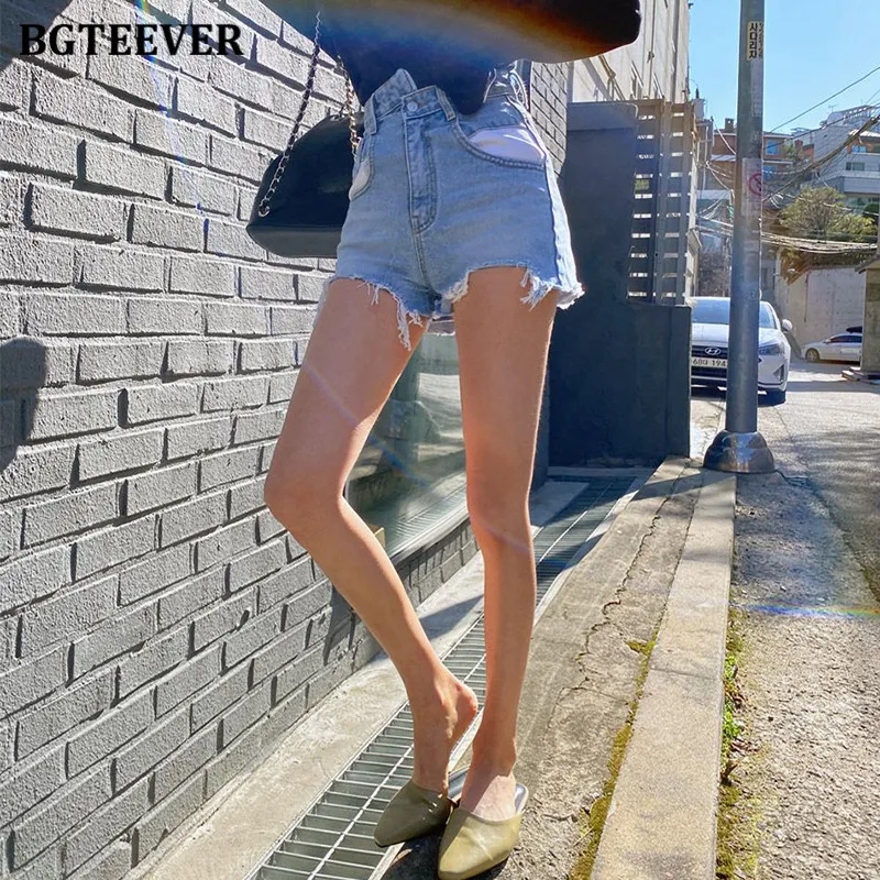 BGTEEVER Vintage Asymmetric Button Women Jeans Shorts Chic High Waist Tassels Skinny Female Denim Blue Shorts 2021 Summer
BGTEEVER Vintage Asymmetric Button Women Jeans Shorts Chic High Waist Tassels Skinny Female Denim Blue Shorts 2021 Summer