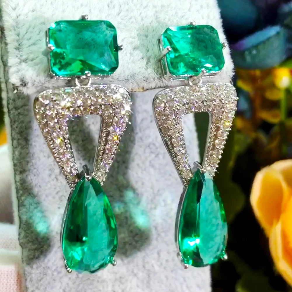 SORAMOORE High Quality Luxury triangle Crystal Long Dangle Earrings for Women Lady Girl Party Show Daily Fashion Wedding Jewelry
SORAMOORE High Quality Luxury triangle Crystal Long Dangle Earrings for Women Lady Girl Party Show Daily Fashion Wedding Jewelry