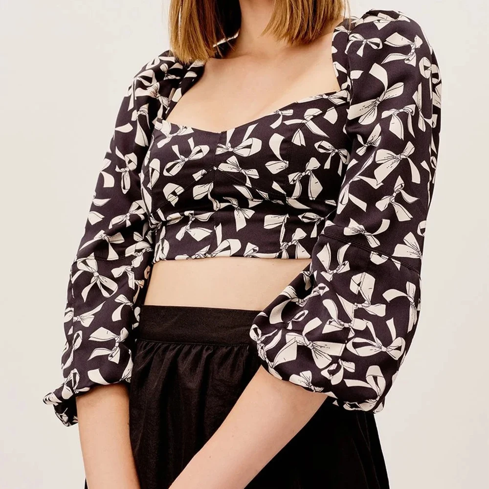 XNWMNZ Casual Fashion Short Tops Women's Clothes Sexy V Neck Crop T-shirt Women Elegant 2021 printed floral chiffon shirt female
XNWMNZ Casual Fashion Short Tops Women's Clothes Sexy V Neck Crop T-shirt Women Elegant 2021 printed floral chiffon shirt female