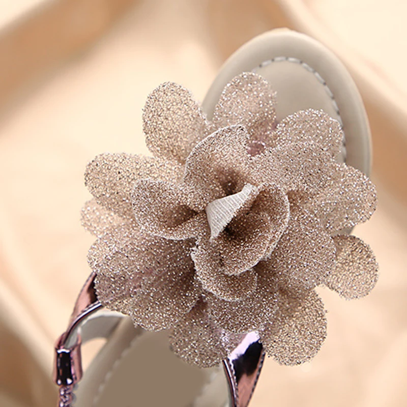 Summer Girls New Style Bohemian Flowers Fashion Beef Tendon Soft Bottom Flat Sandals And Slippers 
Summer Girls New Style Bohemian Flowers Fashion Beef Tendon Soft Bottom Flat Sandals And Slippers