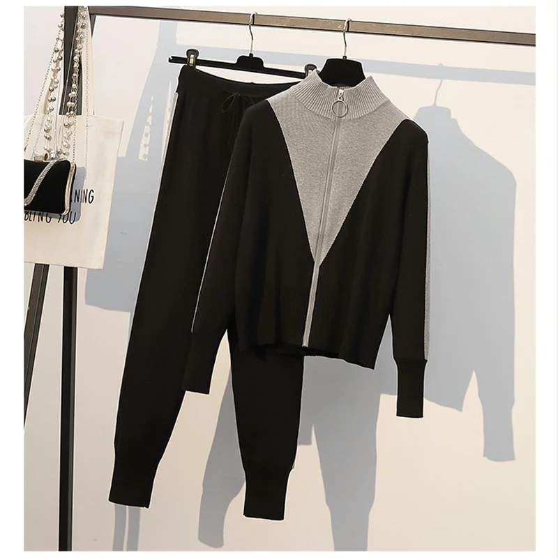 Женский трикотажный костюм с длинным рукавом и молнией
Женский трикотажный костюм с длинным рукавом и молнией