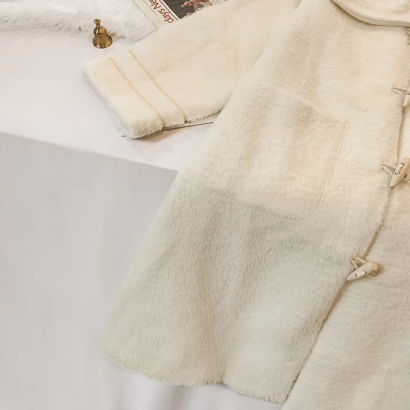 Plush Coat Women Autumn Winter Sweet Cute Lapel Collar Mid-length Jacket Girl Horn Button Overcoat Student Outer Tops
Plush Coat Women Autumn Winter Sweet Cute Lapel Collar Mid-length Jacket Girl Horn Button Overcoat Student Outer Tops