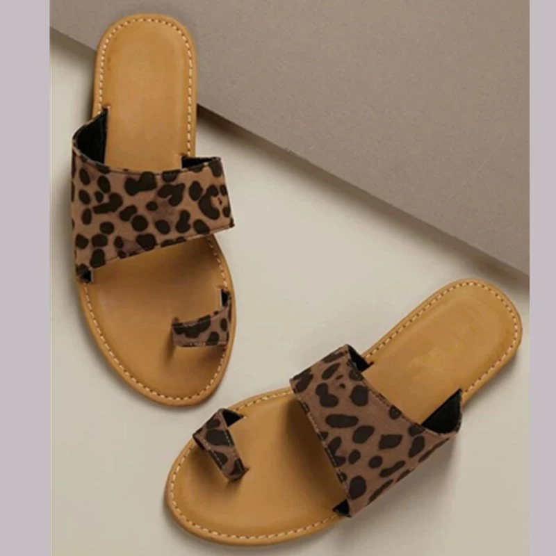 Hot sale Summer New Women's 2020 Sandals Flat Slippers Fashion Open Toe Outdoor Shoes Leopard Print Plus Size 43
Hot sale Summer New Women's 2020 Sandals Flat Slippers Fashion Open Toe Outdoor Shoes Leopard Print Plus Size 43