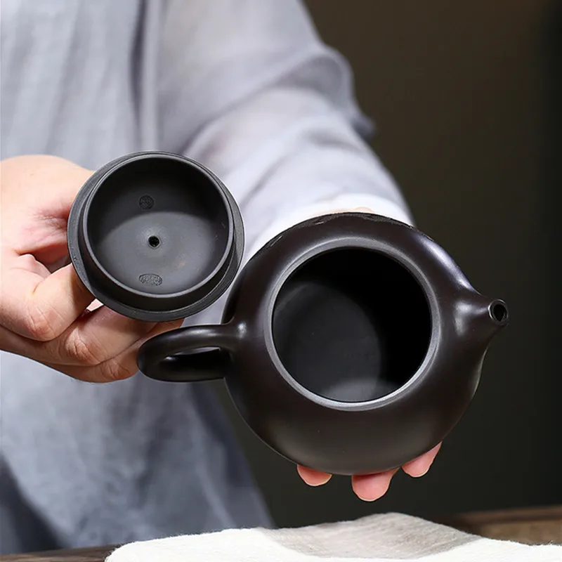 240ml Chinese Yixing Purple Clay Teapots Raw ore Black Mud Xishi Tea Pot Kettle Famous Handmade Teaware Tea Ceremony Gifts
240ml Chinese Yixing Purple Clay Teapots Raw ore Black Mud Xishi Tea Pot Kettle Famous Handmade Teaware Tea Ceremony Gifts