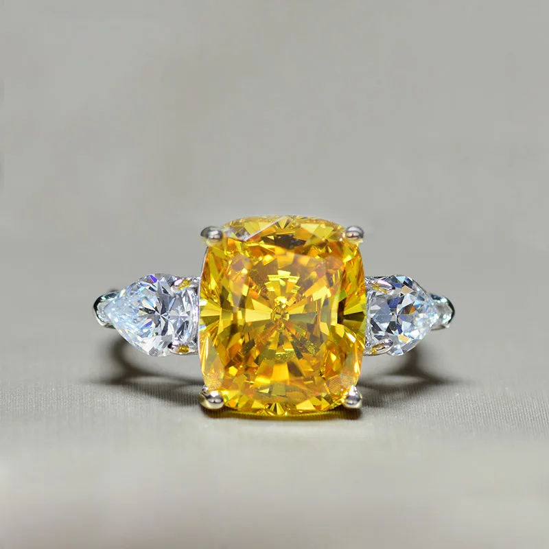 Реальные 925 пробы серебро Циркон 11ct синтетический алмаз 10x12 мм Желтый цитрин камень кольцо для помолвки, свадьбы Вечерние ювелирные изделия
Реальные 925 пробы серебро Циркон 11ct синтетический алмаз 10x12 мм Желтый цитрин камень кольцо для помолвки, свадьбы Вечерние ювелирные изделия