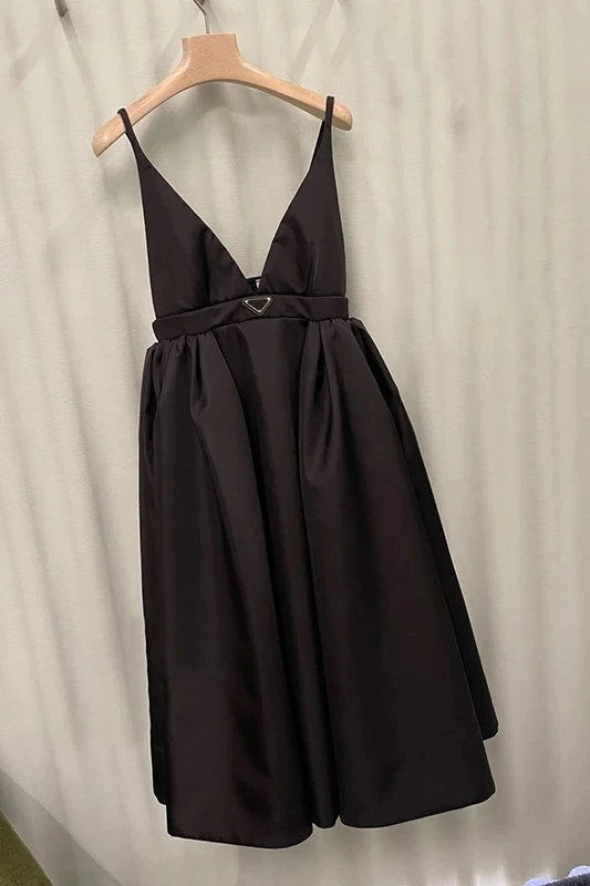 Sexy Deep V Black Strap Suspender Dress 2021 Spring and Summer Designer Luxury Female Clothing Harajuku Kpop Korean Style
Sexy Deep V Black Strap Suspender Dress 2021 Spring and Summer Designer Luxury Female Clothing Harajuku Kpop Korean Style