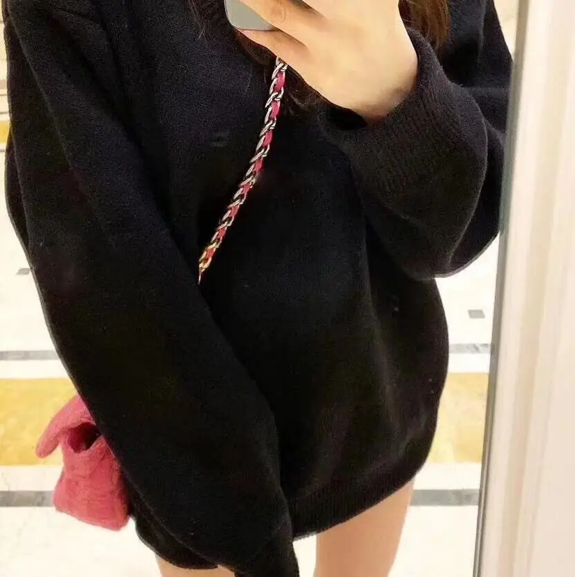 Designer Fashion Casual Comfortable Sweater For Ladies, Luxury High Quality Blouse For Ladies
Designer Fashion Casual Comfortable Sweater For Ladies, Luxury High Quality Blouse For Ladies