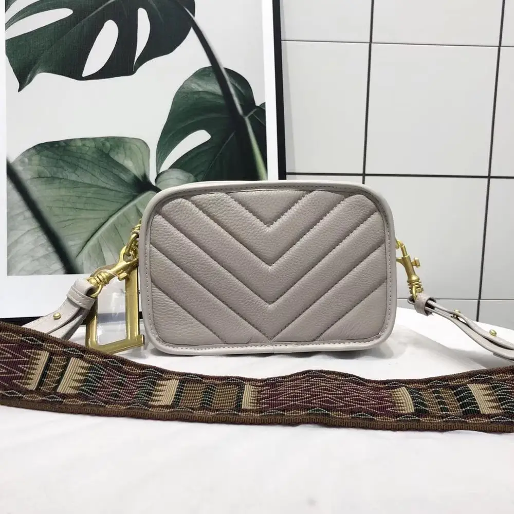 free shipping 2020 the new style pretty striped genuine cow leather women one shoulder bag crossbody bag 21cm 6color
free shipping 2020 the new style pretty striped genuine cow leather women one shoulder bag crossbody bag 21cm 6color