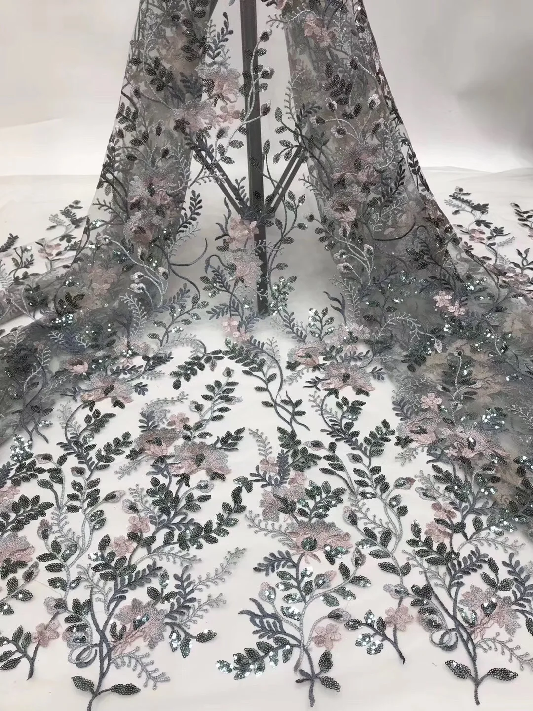 Nigerian Tulle Lace Fabric With Sequins Embroidered Design African French Net Lace Fabric For Wedding Dress 5 Yards
Nigerian Tulle Lace Fabric With Sequins Embroidered Design African French Net Lace Fabric For Wedding Dress 5 Yards