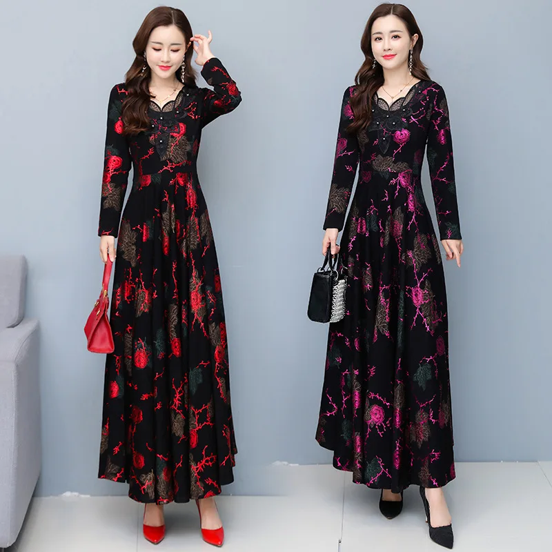 The new long-sleeved printed V-neck dress has a large swing, a long autumn and winter cover dress, and a slim and slim dress
The new long-sleeved printed V-neck dress has a large swing, a long autumn and winter cover dress, and a slim and slim dress