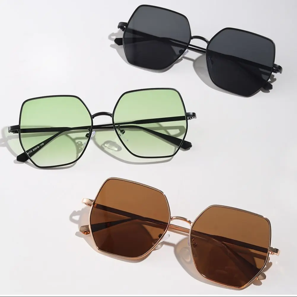 LIONLK Fashion Polygon Metal Women's Sunglasses Retro Design High Quality Girl Glasses Large Frame UV400 UV Protection 2021 Pink
LIONLK Fashion Polygon Metal Women's Sunglasses Retro Design High Quality Girl Glasses Large Frame UV400 UV Protection 2021 Pink