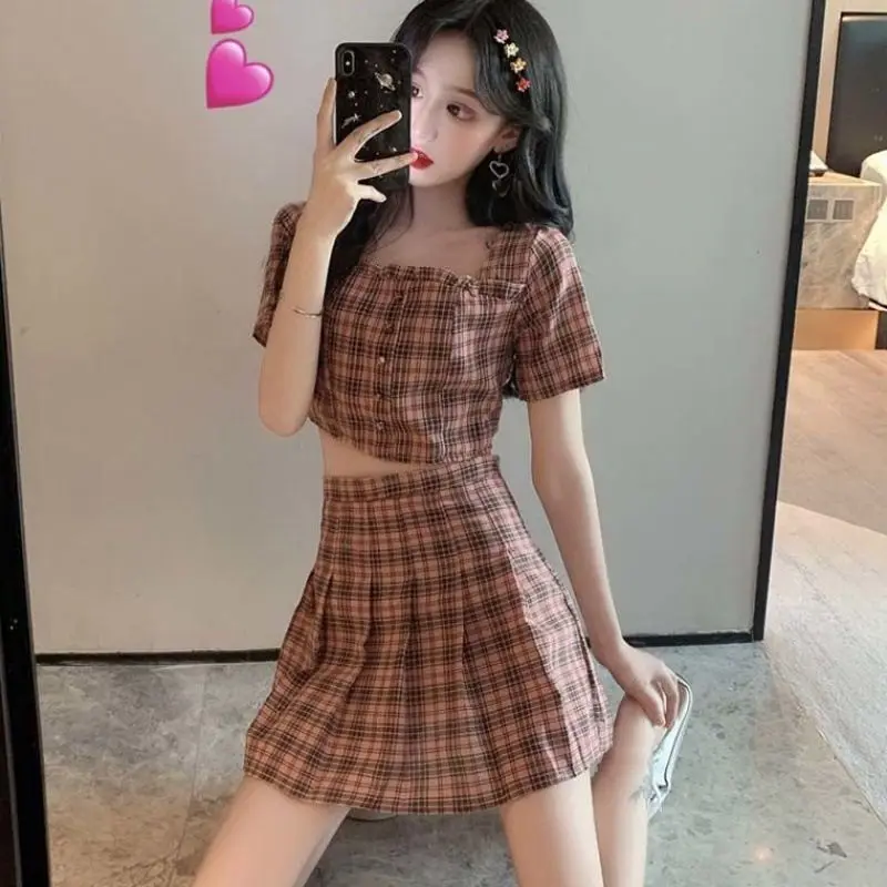 Kawaii plaid skirt suit women clothes 2021 summer Korean fashion short-sleeved top pleated skirt two-piece vintage dress trend
Kawaii plaid skirt suit women clothes 2021 summer Korean fashion short-sleeved top pleated skirt two-piece vintage dress trend
