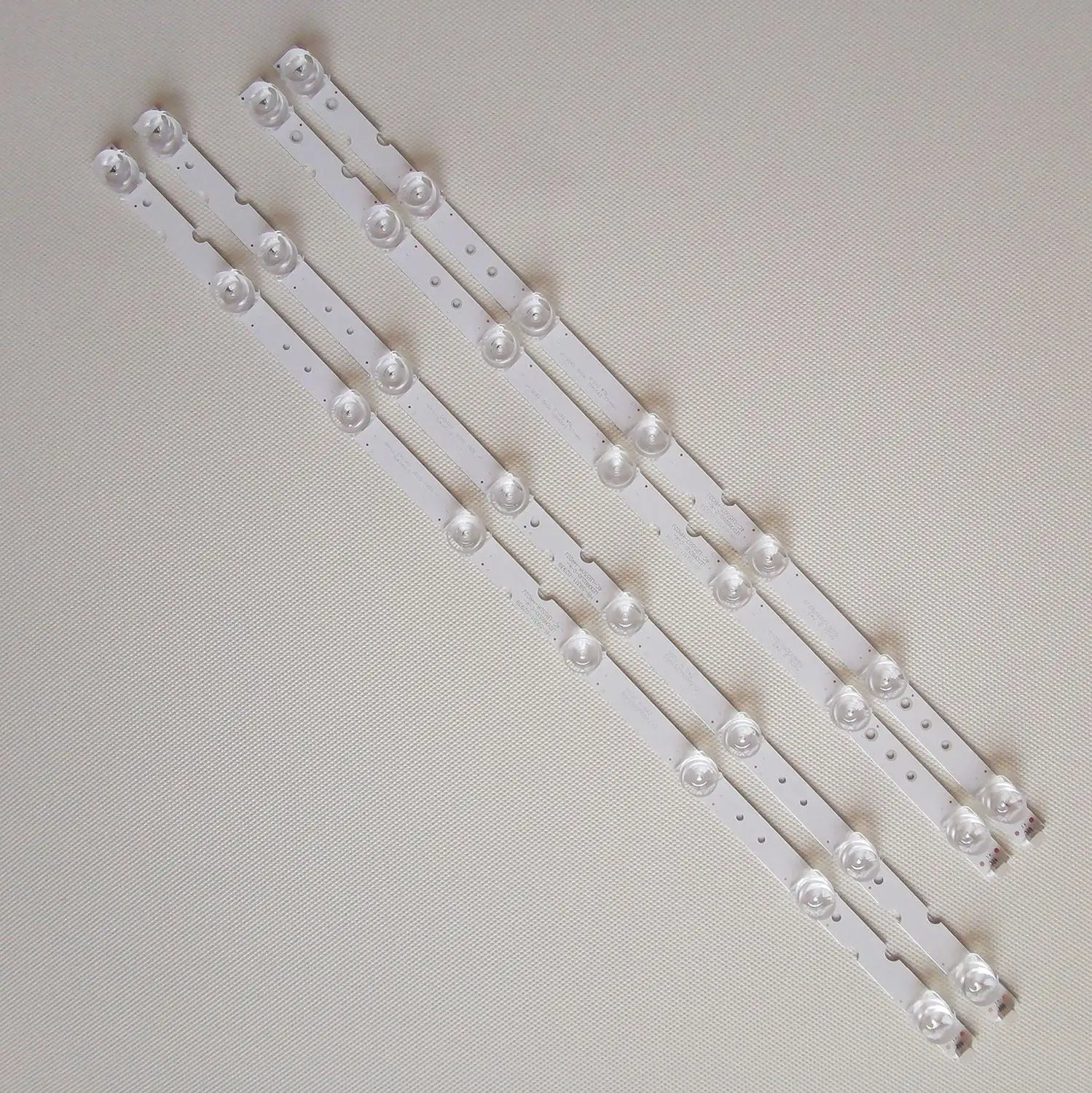 4 PCS New LED Strip For TCL 55''TV 55F6 55L2 4C-LB5508-HR03J PF02J 55D6 55HR330M07B2 TCL_55D6_2X8_R_3030_LX20180607_Ver.5
4 PCS New LED Strip For TCL 55''TV 55F6 55L2 4C-LB5508-HR03J PF02J 55D6 55HR330M07B2 TCL_55D6_2X8_R_3030_LX20180607_Ver.5