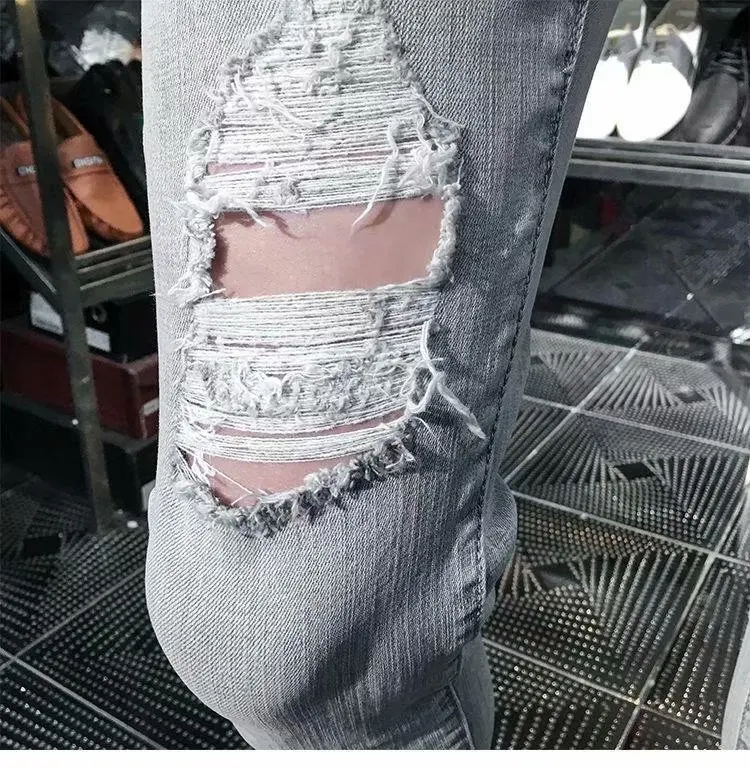 Trendy male summer 2021 teenagers trousers small feet pants new hole jeans male student Korean society guys tight beggar pants
Trendy male summer 2021 teenagers trousers small feet pants new hole jeans male student Korean society guys tight beggar pants