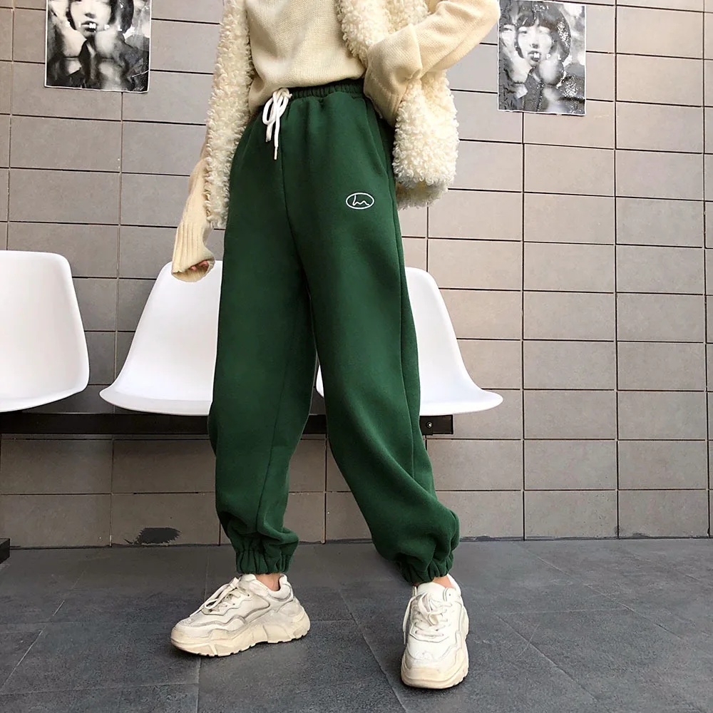 Streetwear 2021 Fashion Fleece Casual Joggers Women Hip Hop High Waist Baggy Sweatpants Running Jogging Sport Pants Trousers
Streetwear 2021 Fashion Fleece Casual Joggers Women Hip Hop High Waist Baggy Sweatpants Running Jogging Sport Pants Trousers