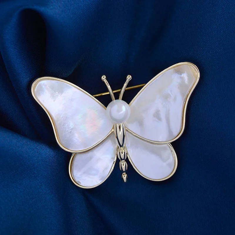 Shell Brooches Butterfly Pins For Women Designer Fashion Pearl Clothes Accessories The Candid Jewelry Female Wedding Party Gifts