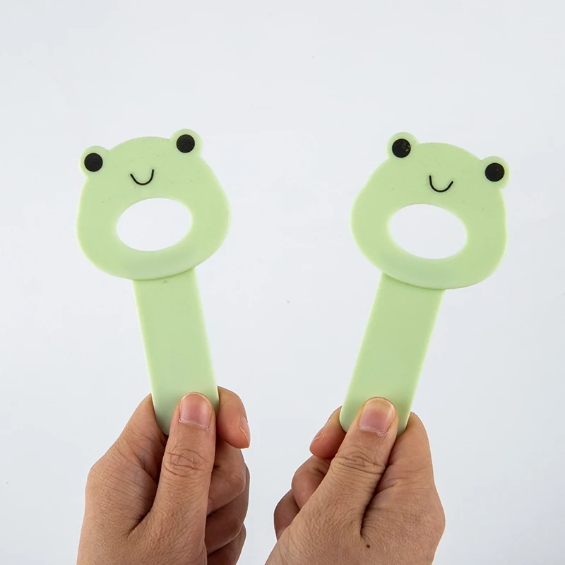 2Pcs portable Toilet Seat Cover Lifter Cartoon Animal Closestool Toilet Lift Device Handle Home Bathroom Accessories
2Pcs portable Toilet Seat Cover Lifter Cartoon Animal Closestool Toilet Lift Device Handle Home Bathroom Accessories