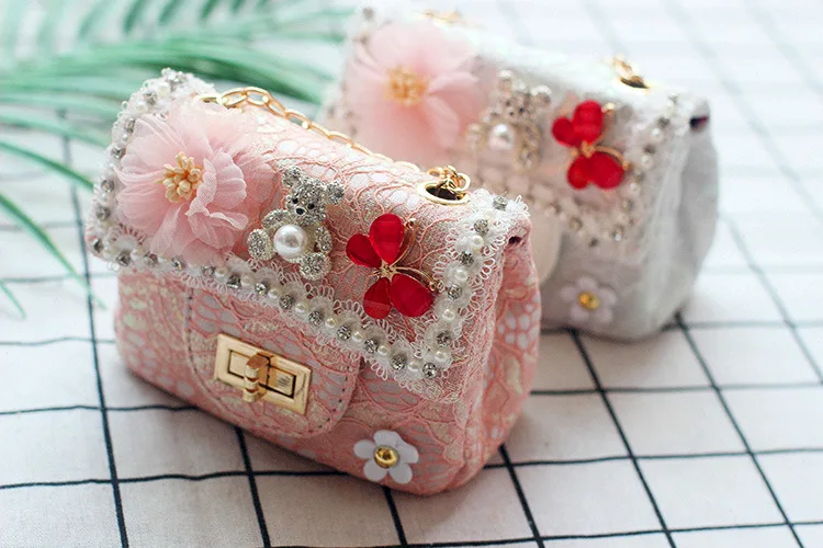 Korean Kids Mini Handbag 2021 Cute Flower Crossbody Bags Girls Small Coin Wallet Baby Lace Purse Money Bag Gift
Korean Kids Mini Handbag 2021 Cute Flower Crossbody Bags Girls Small Coin Wallet Baby Lace Purse Money Bag Gift