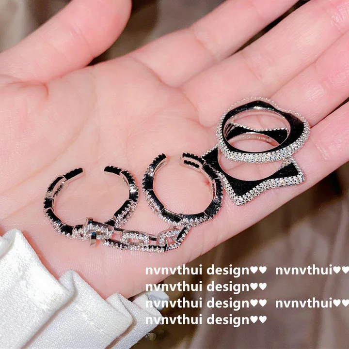 Multi-belt double-chain zircon finger open ring women full zircon adjustable ring
Multi-belt double-chain zircon finger open ring women full zircon adjustable ring