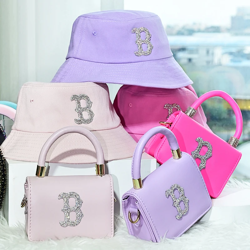 Wholesale Women Fashion B Handbags And Caps Set Designer Wallet Famous Brands Trendy Brooklyn Boston B Bucket Hat And Purse Set
Wholesale Women Fashion B Handbags And Caps Set Designer Wallet Famous Brands Trendy Brooklyn Boston B Bucket Hat And Purse Set