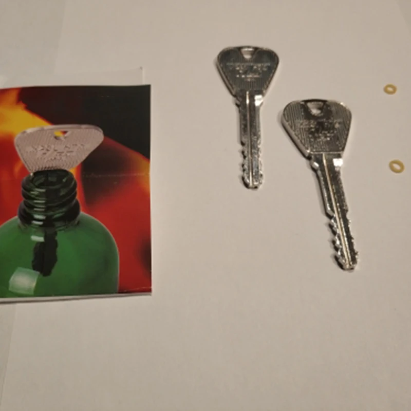 2pcs Metal Magic Trick Toy Folding Deformation Key Through Bottle/Ring Penetration Magic Trick Props Tool Joke Toy
2pcs Metal Magic Trick Toy Folding Deformation Key Through Bottle/Ring Penetration Magic Trick Props Tool Joke Toy