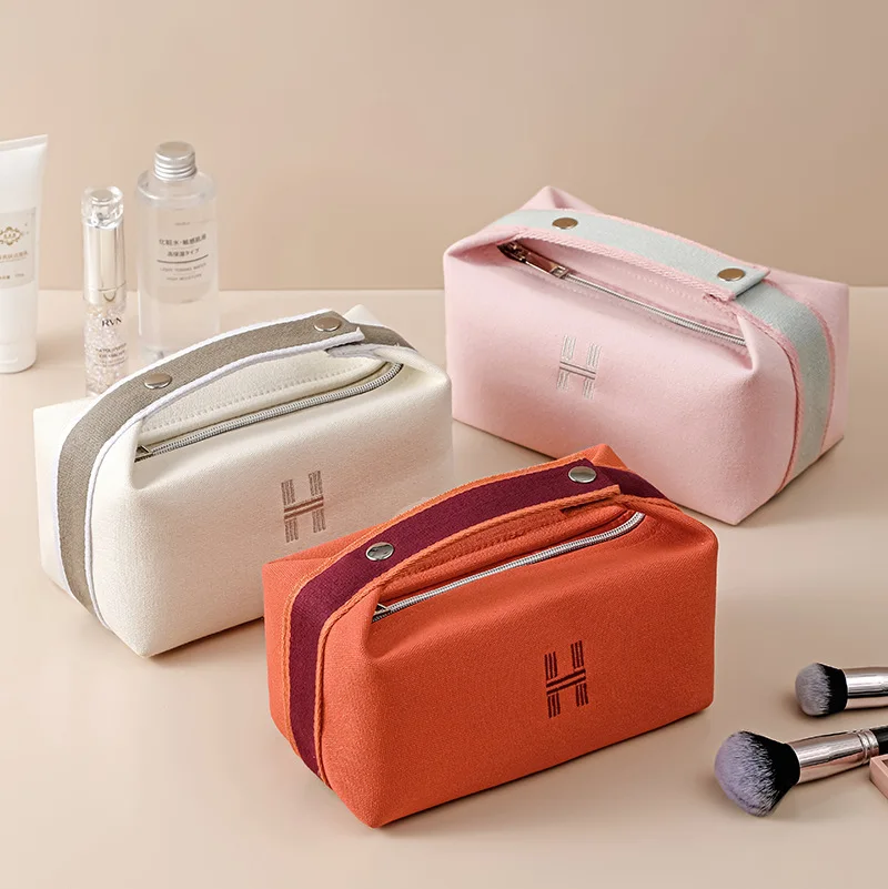 Minimalist portable washing bag waterproof and dust-proof travel storage bag Japanese large capacity canvas hand-made makeup bag
Minimalist portable washing bag waterproof and dust-proof travel storage bag Japanese large capacity canvas hand-made makeup bag