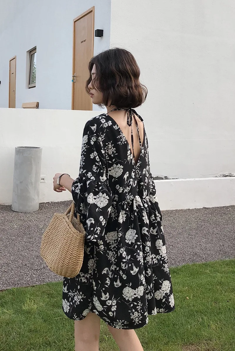Mzefeng Floral Shirts Dresses Women Casual Knee-Length Flare Sleeve Summer Dress Female A-line Loose Women V-neck Dress Vestidos
Mzefeng Floral Shirts Dresses Women Casual Knee-Length Flare Sleeve Summer Dress Female A-line Loose Women V-neck Dress Vestidos