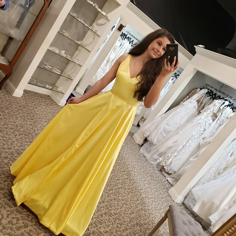 UZN Elegant A-Line V-Neck Yellow Satin Long Prom Dress Hot Sale Sleeveless Evening Dress Plus Size Split Party Dress
UZN Elegant A-Line V-Neck Yellow Satin Long Prom Dress Hot Sale Sleeveless Evening Dress Plus Size Split Party Dress