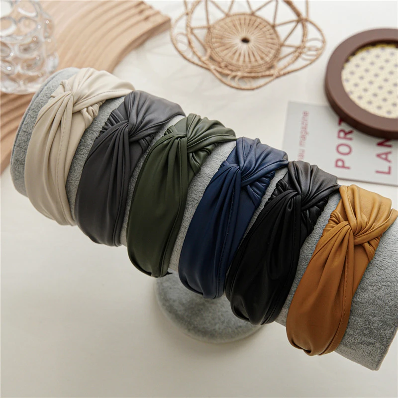 2021 Non-slip Resilience Retro Leather Wide Headband Hair Band Hair Hoop Bezel Women Girls Hairbands Hair Accessories Headwear
2021 Non-slip Resilience Retro Leather Wide Headband Hair Band Hair Hoop Bezel Women Girls Hairbands Hair Accessories Headwear