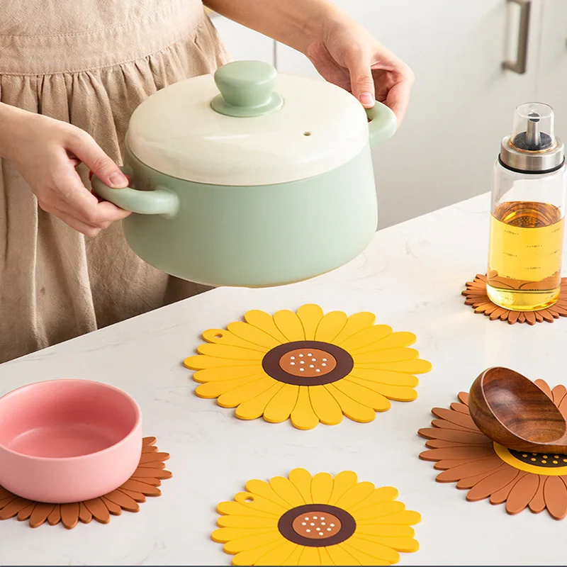 Sunflower Mesh Pad PVC Cup Pad Insulation Pad Anti-iron Pad Table Cushion Pad Mat Mat Coasters Stand Mug Tableware 
Sunflower Mesh Pad PVC Cup Pad Insulation Pad Anti-iron Pad Table Cushion Pad Mat Mat Coasters Stand Mug Tableware