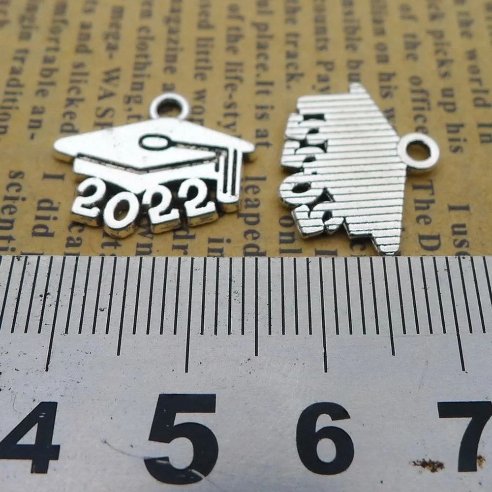 200pcs Graduation Hat Charms 14mm x 18mm DIY Jewelry Making Pendant antique silver color
200pcs Graduation Hat Charms 14mm x 18mm DIY Jewelry Making Pendant antique silver color