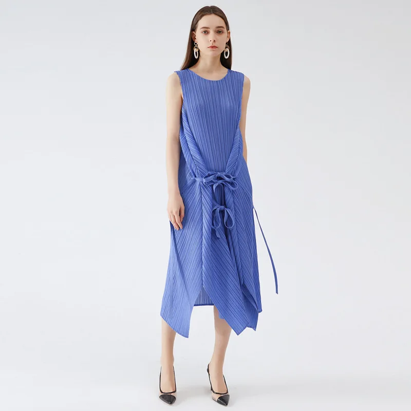 Issey Miyake 2022 summer new Korean version of irregular split solid color dress lace-up waist was thin and big swing dress
Issey Miyake 2022 summer new Korean version of irregular split solid color dress lace-up waist was thin and big swing dress