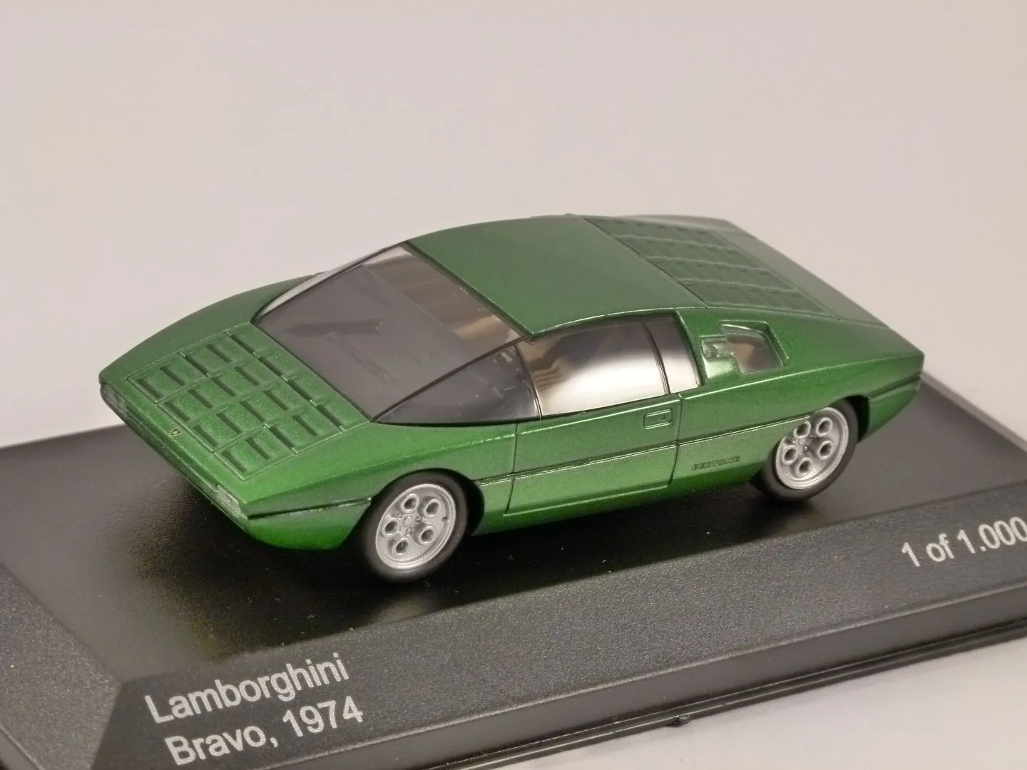 WHITEBOX 1:43 LAMBORGHINI BRAVO 1974 19#/44# Limited Collector Edition Handmade Alloy Static Display Car Model Gift
WHITEBOX 1:43 LAMBORGHINI BRAVO 1974 19#/44# Limited Collector Edition Handmade Alloy Static Display Car Model Gift