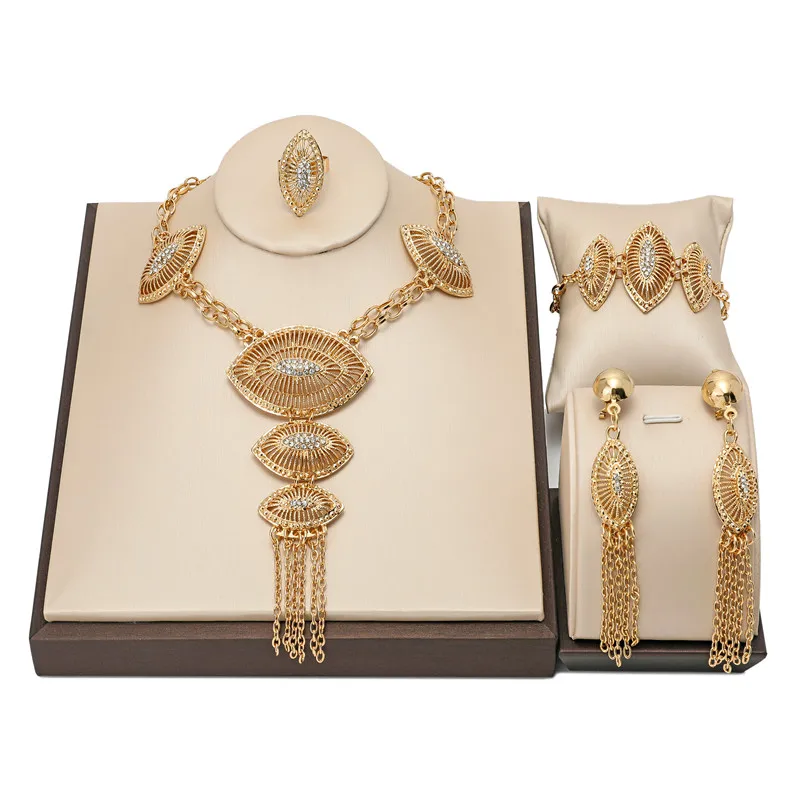 nigerian wedding woman accessories jewelry set Wholesale fashion african beads brand jewelry set dubai gold Bridal jewelry set
nigerian wedding woman accessories jewelry set Wholesale fashion african beads brand jewelry set dubai gold Bridal jewelry set