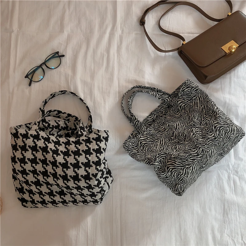 Women Handbag Big Capacity Tote Zebra-stripe Swallow Gird Canvas High-quality Shopping Traveling Lunch Box Fashion Ins
Women Handbag Big Capacity Tote Zebra-stripe Swallow Gird Canvas High-quality Shopping Traveling Lunch Box Fashion Ins