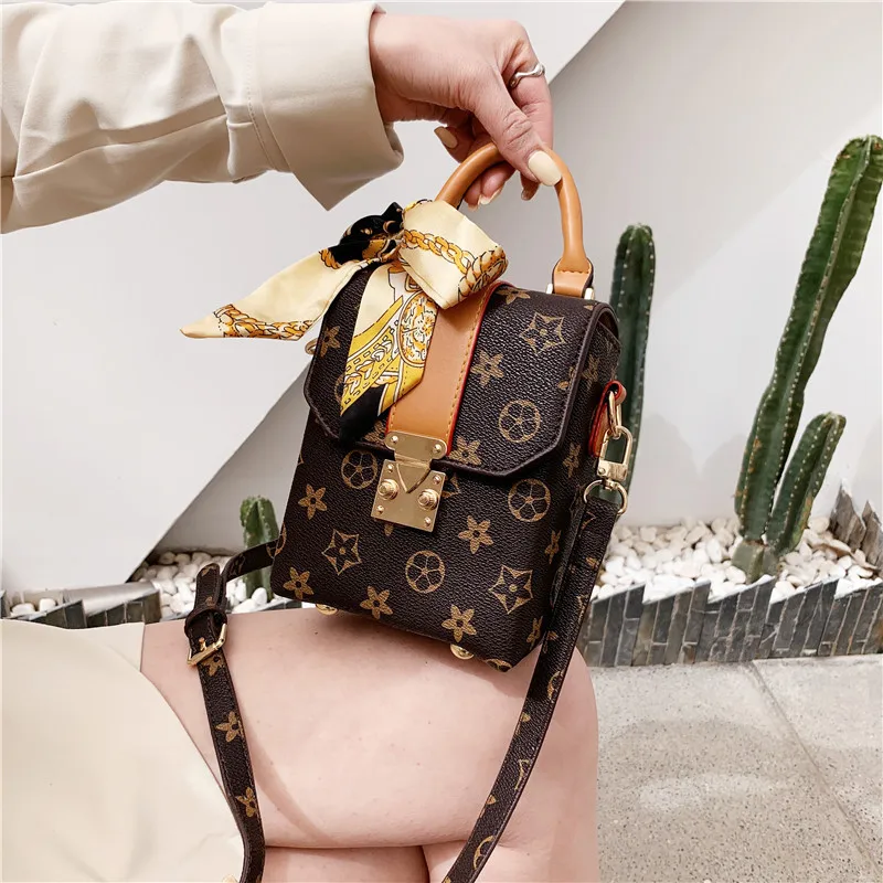 Famous Luxury Bags 2021 Women's Brand Purses and Handbags with Short Handles Vintage Scarves Leather Small Shoulder Bag Woman
Famous Luxury Bags 2021 Women's Brand Purses and Handbags with Short Handles Vintage Scarves Leather Small Shoulder Bag Woman