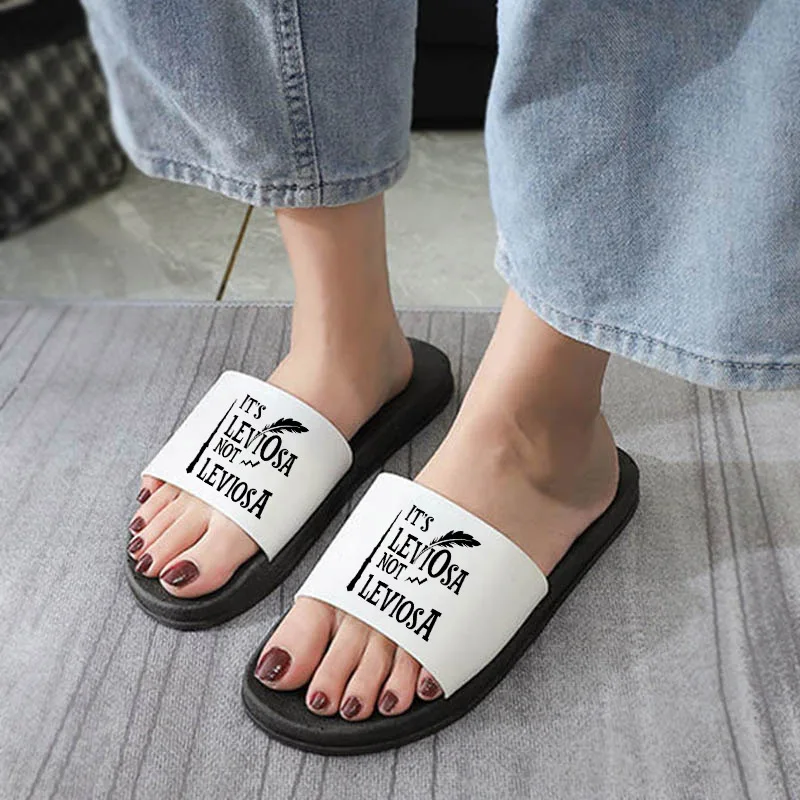 2021 Summer Beach Fashion Slippers it's leviOsa,not leviosA Printed Women's Non-slip Slides Funny Open Toe Flip Flops
2021 Summer Beach Fashion Slippers it's leviOsa,not leviosA Printed Women's Non-slip Slides Funny Open Toe Flip Flops