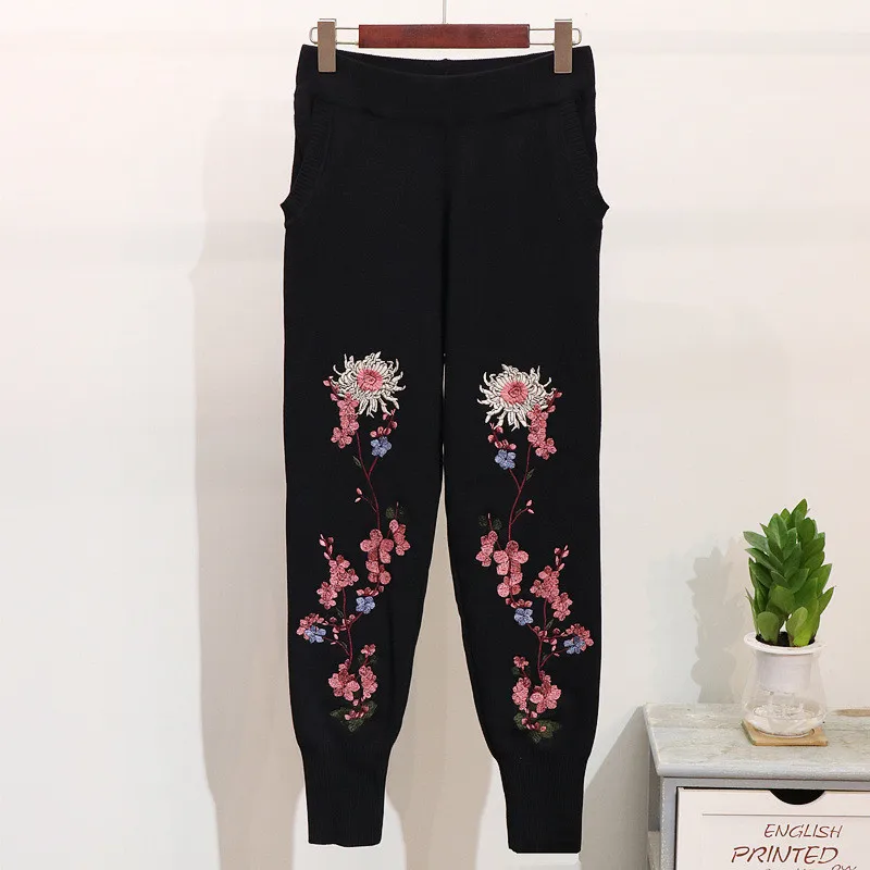 Brand Fashion Outfits European Luxury Embroidery Sweatsuits Squid Pattern Sweater Casual Pants Suits Two Piece Sets of Women
Brand Fashion Outfits European Luxury Embroidery Sweatsuits Squid Pattern Sweater Casual Pants Suits Two Piece Sets of Women
