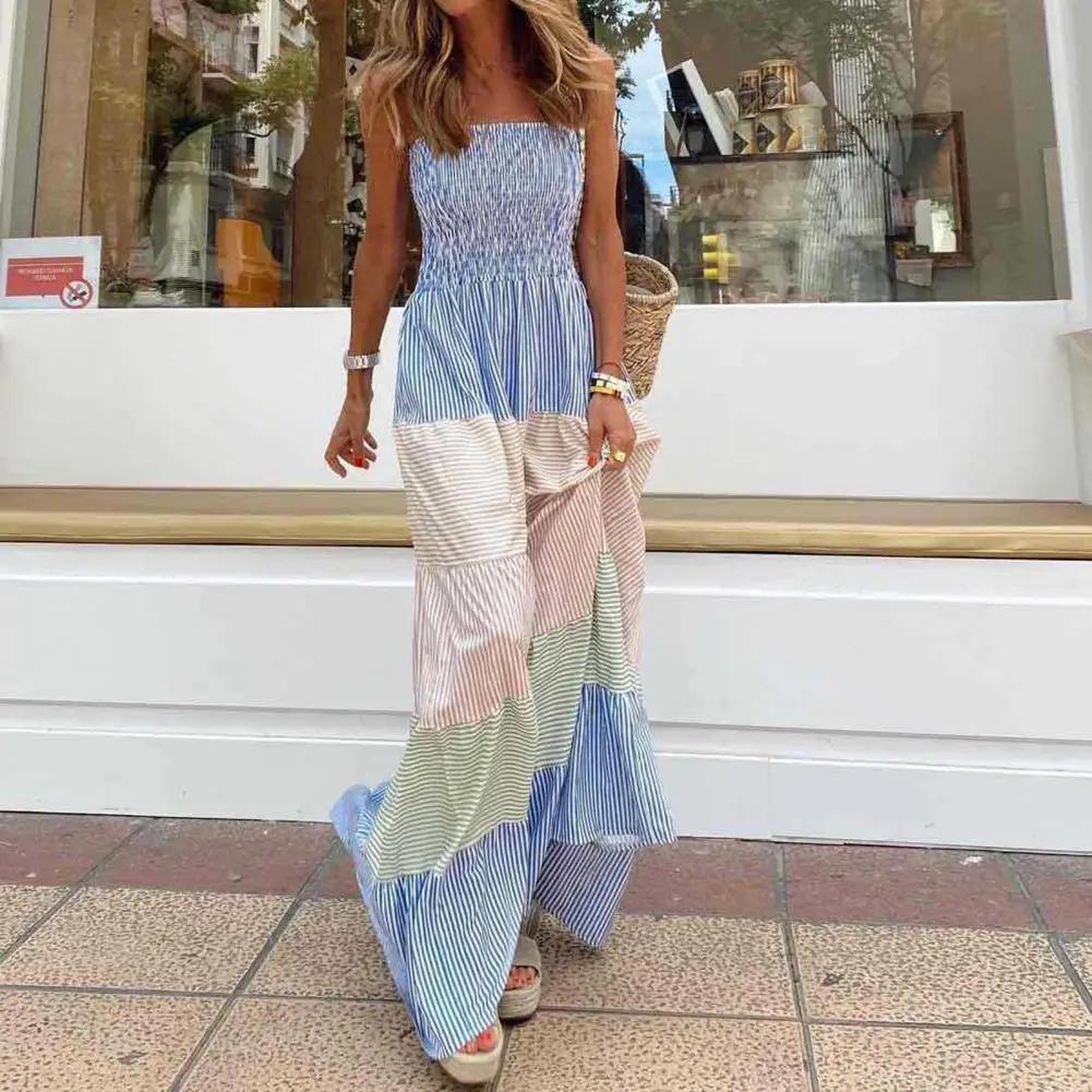 Женское свободное платье с бантом, широким подолом и квадратным вырезом 
Женское свободное платье с бантом, широким подолом и квадратным вырезом