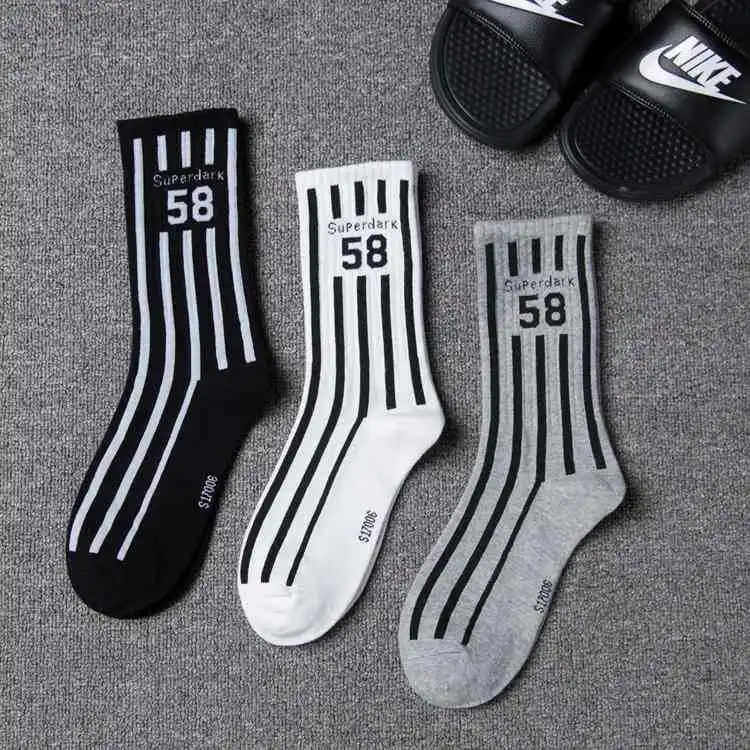Personality street men and women in tube socks trend number 58 striped skateboard couple socks
Personality street men and women in tube socks trend number 58 striped skateboard couple socks