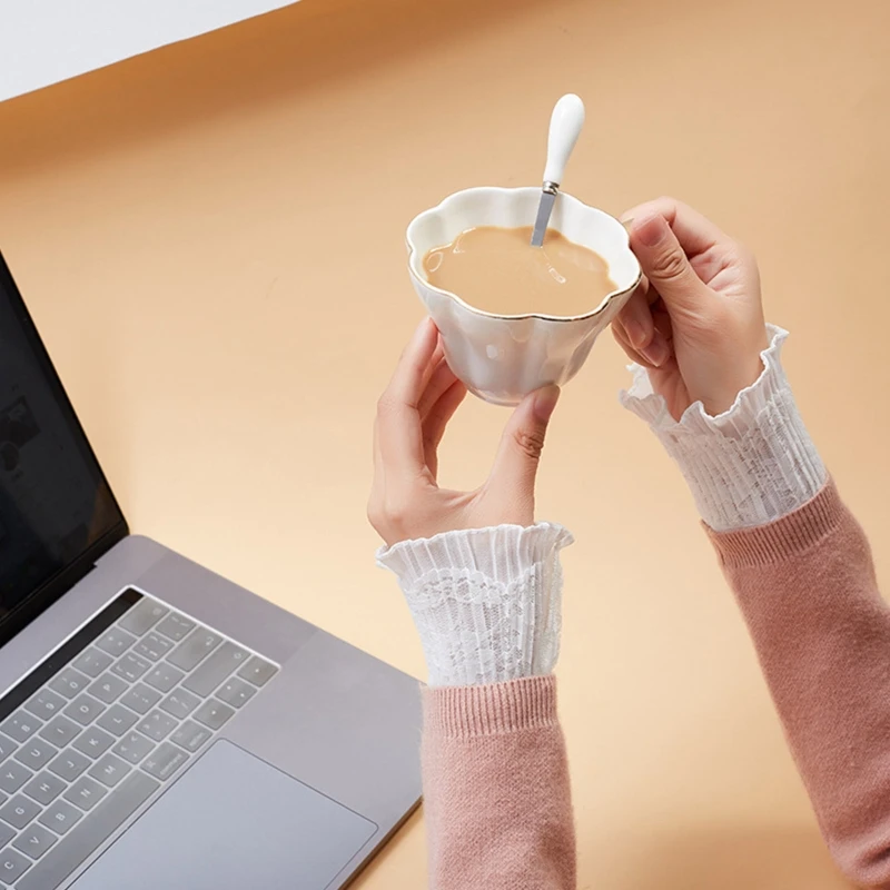 Women Winter Double Layer Horn Cuffs Bracelet Hollow Out Floral Lace Wrinkled Ruffled Fake Sleeves Detachable Wristband
Women Winter Double Layer Horn Cuffs Bracelet Hollow Out Floral Lace Wrinkled Ruffled Fake Sleeves Detachable Wristband