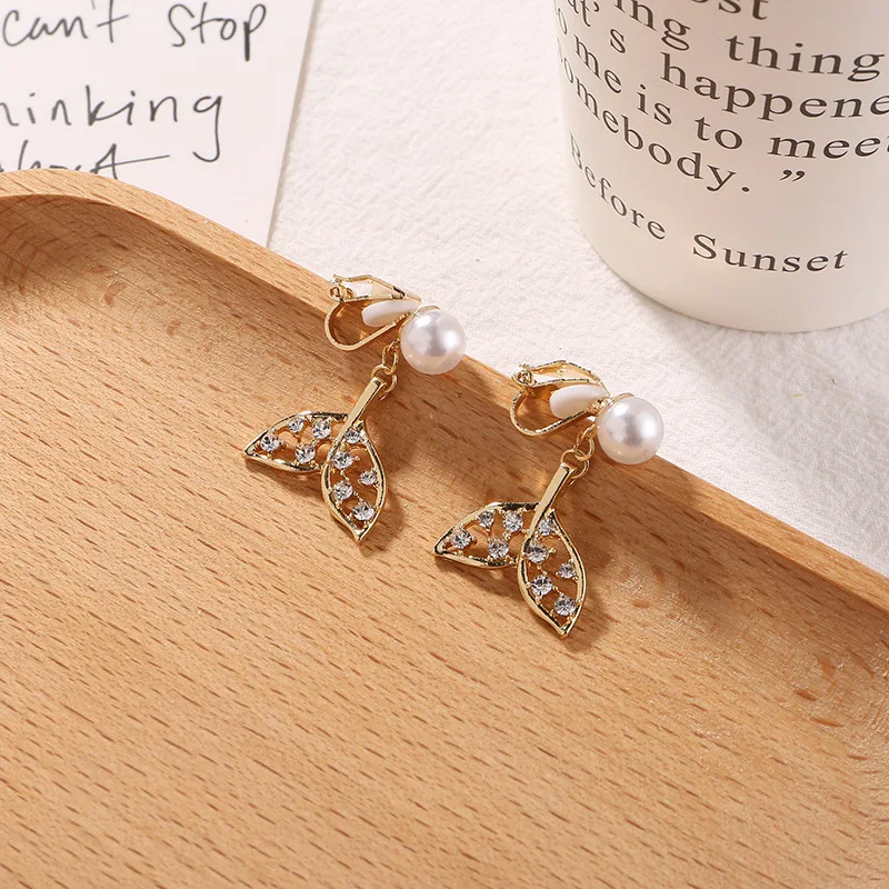 2021 Trend Jewelry Korean Fashion Summer Fall Earrings for Women Stud Clip on Earrings Without Ear Hole Gift Jewelry Pearls
2021 Trend Jewelry Korean Fashion Summer Fall Earrings for Women Stud Clip on Earrings Without Ear Hole Gift Jewelry Pearls