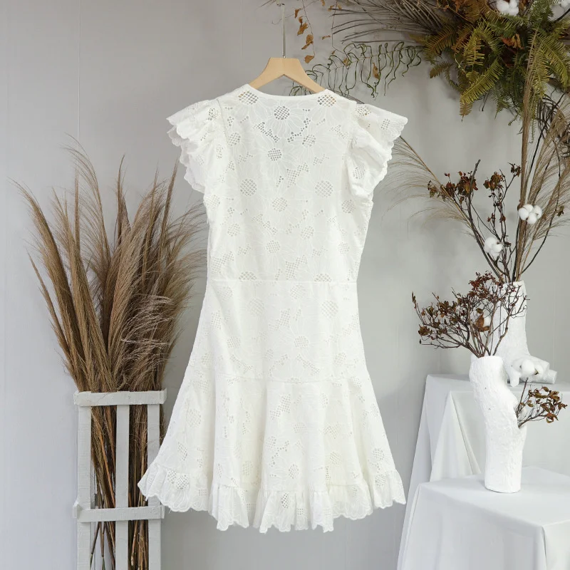 White woman summer lace dress vintage hollow embroidery V-neck mini elegant party dress female
White woman summer lace dress vintage hollow embroidery V-neck mini elegant party dress female