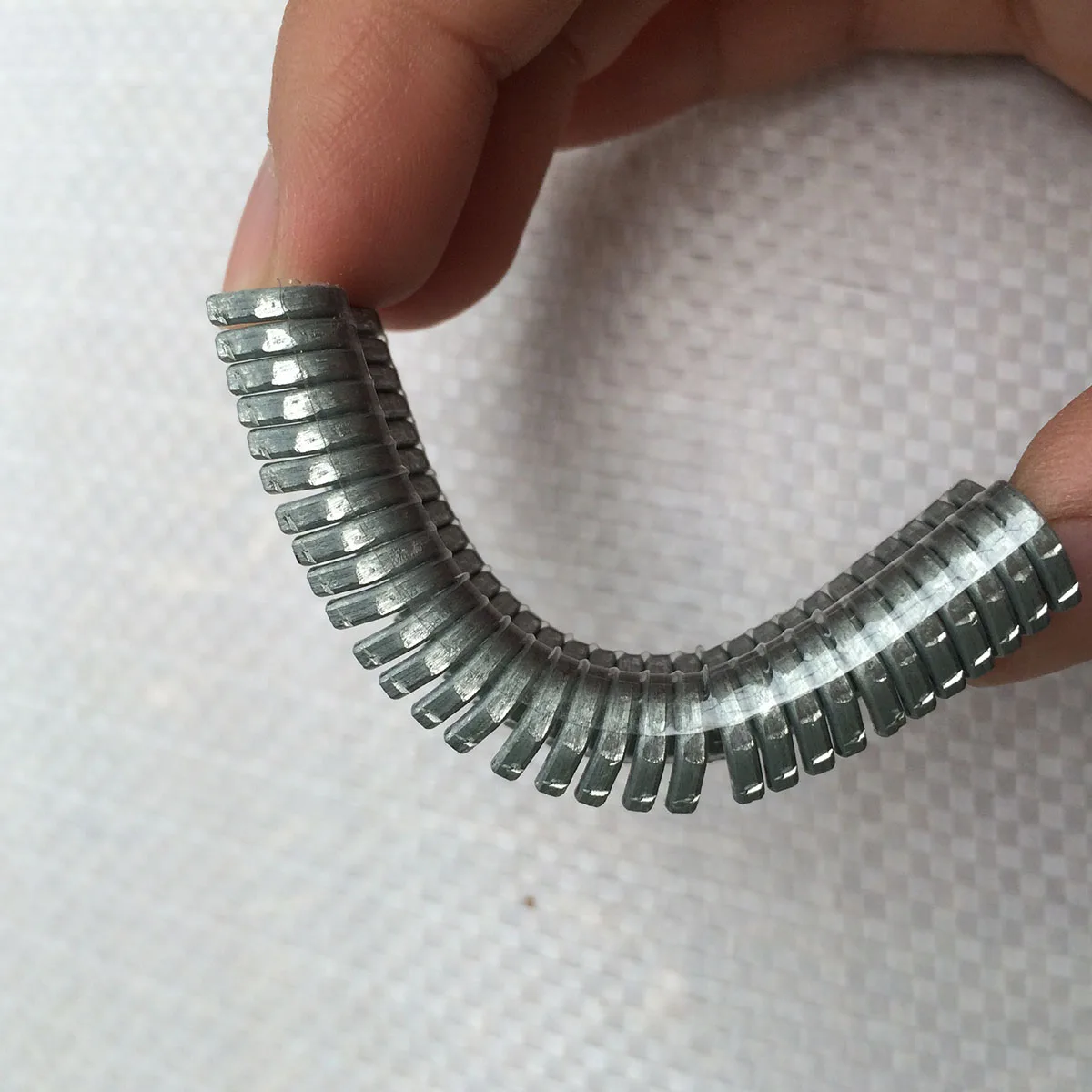 Hog Ring Plier Tool & 600pcs M Clips Staples Anti-slip Handle Stainless Steel Hand Tools Chicken Mesh Cage Wire Fencing 
Hog Ring Plier Tool & 600pcs M Clips Staples Anti-slip Handle Stainless Steel Hand Tools Chicken Mesh Cage Wire Fencing