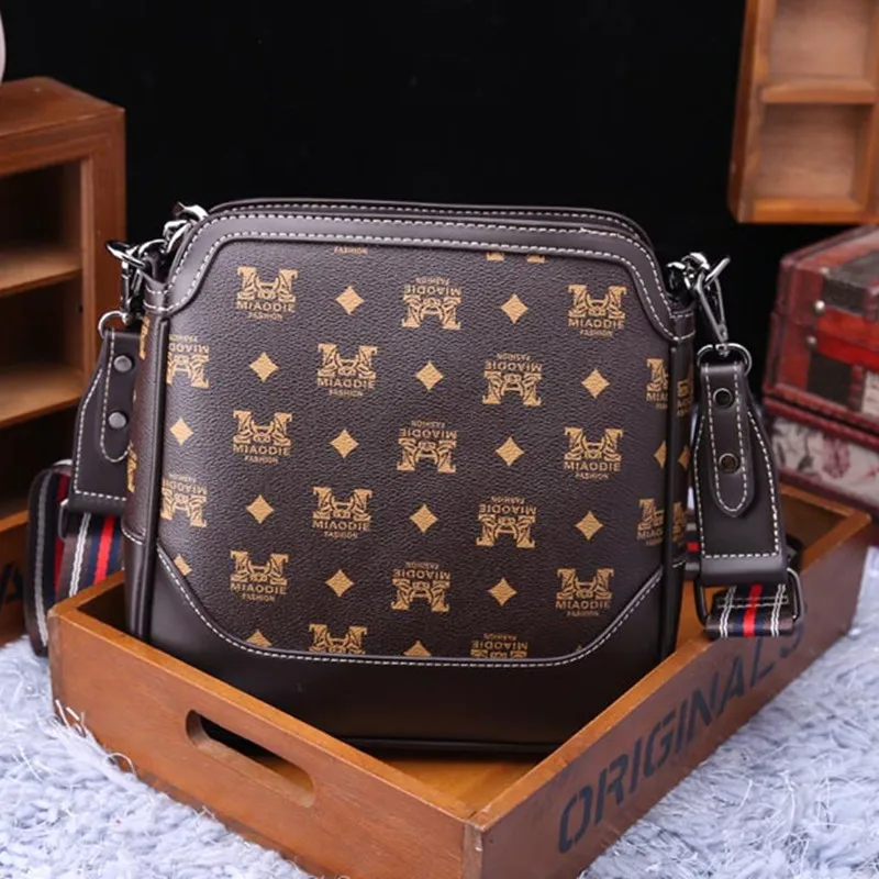Genuine Leather Women Flaps 2021 New Fashion Vintage Chain One Shoulder Bags Ladies Famous Purses and Handbags Channels Handbags 
Genuine Leather Women Flaps 2021 New Fashion Vintage Chain One Shoulder Bags Ladies Famous Purses and Handbags Channels Handbags