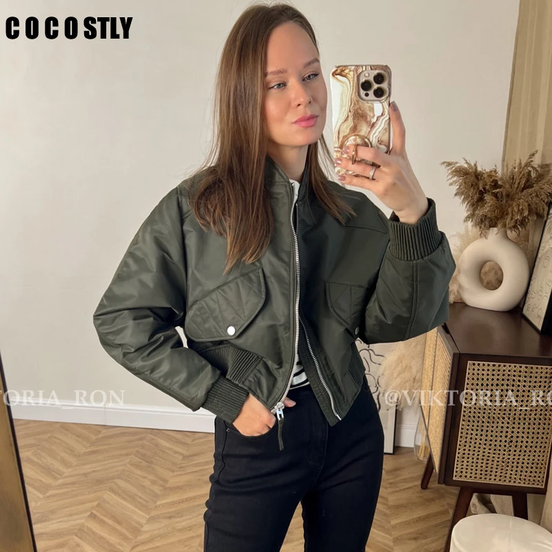 Женская куртка-бомбер на молнии теплая зимняя армейского зеленого цвета с