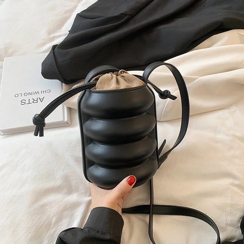 Circle Bucket Shape Phone Shoulder Bags for Women Casual Fashion Purses Round Handbags Designer Mini Drawstring Crossbody Bag
Circle Bucket Shape Phone Shoulder Bags for Women Casual Fashion Purses Round Handbags Designer Mini Drawstring Crossbody Bag